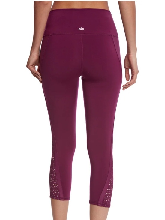 ALO Yoga Pants - Alo yoga High Waisted Patina Yoga Capris Size Small